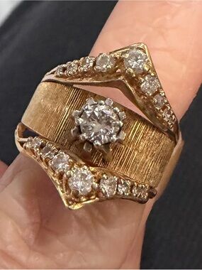 Vin 14 karat Gold Diamond Women's Ring size 8 stamped 14 k stamped SO Heritage
